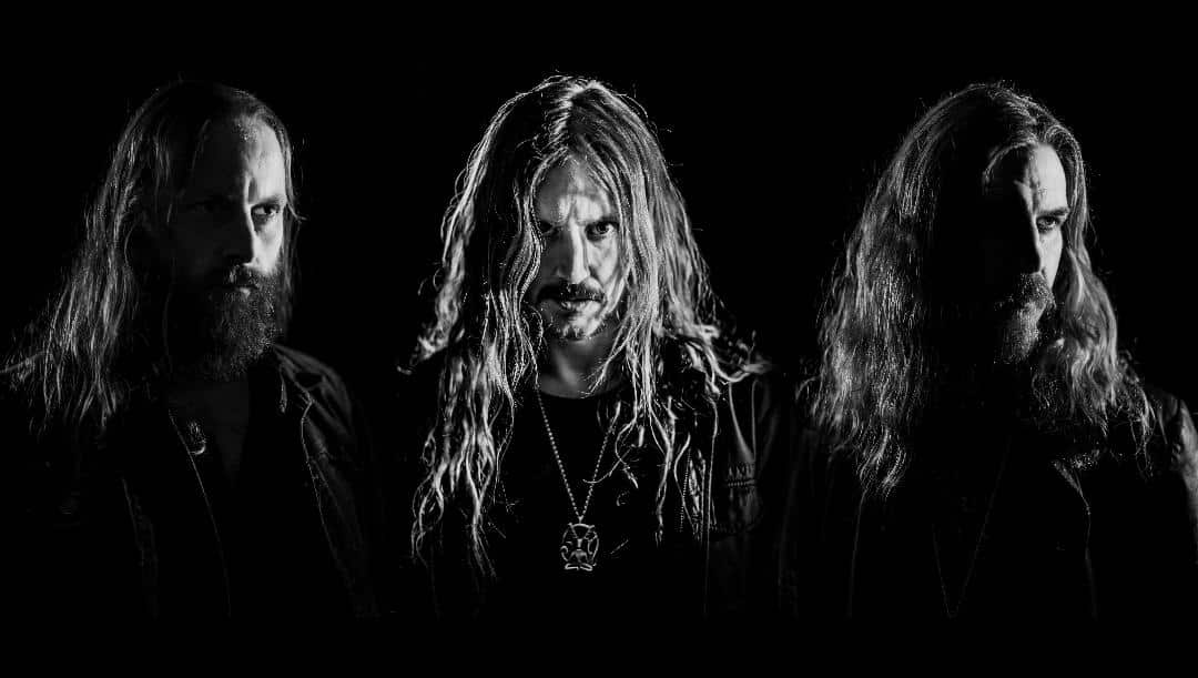 DARK ESSENCE  RECORDS SIGNS OCCULT HARD ROCKERS ACÂRASH