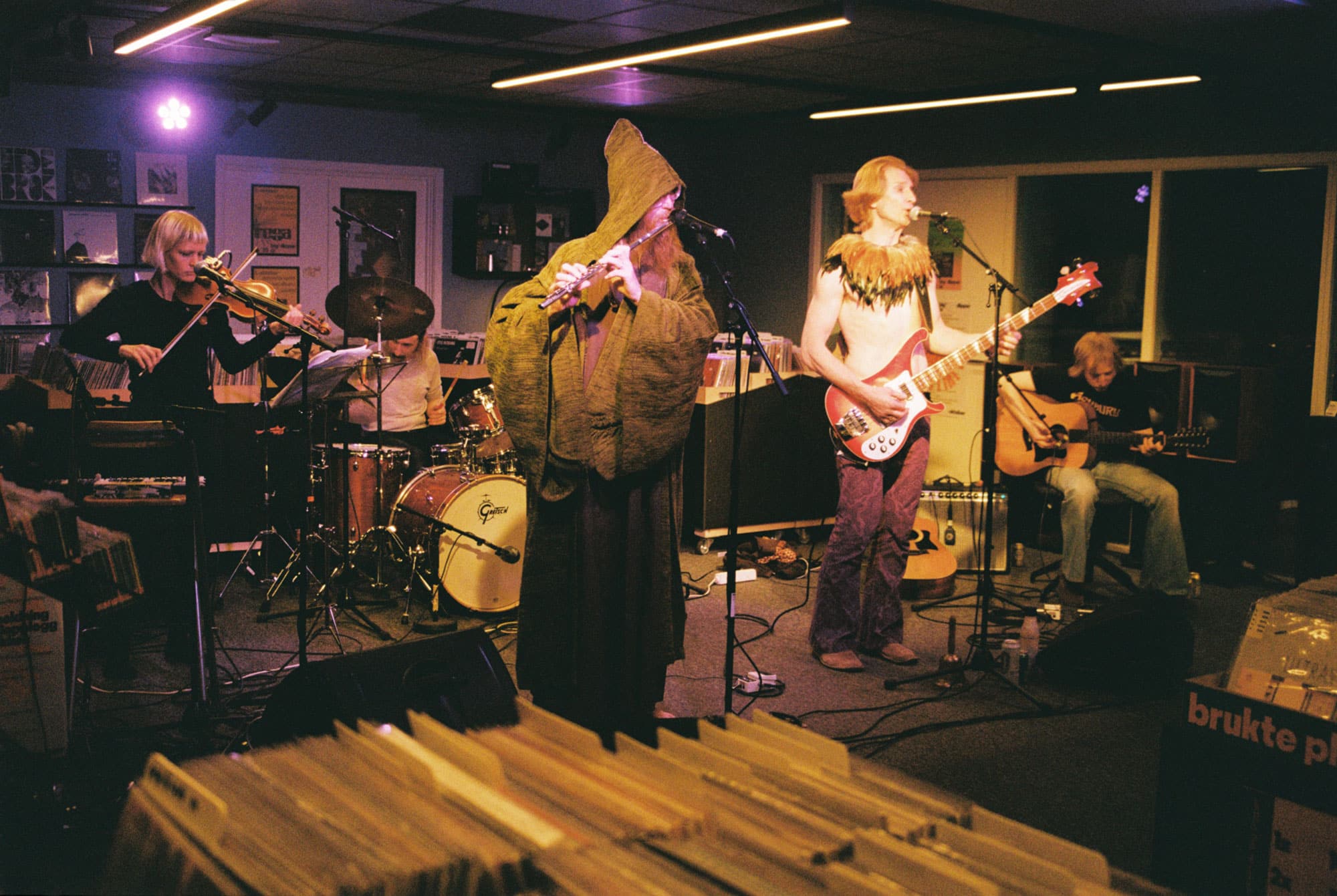 Tusmørke live